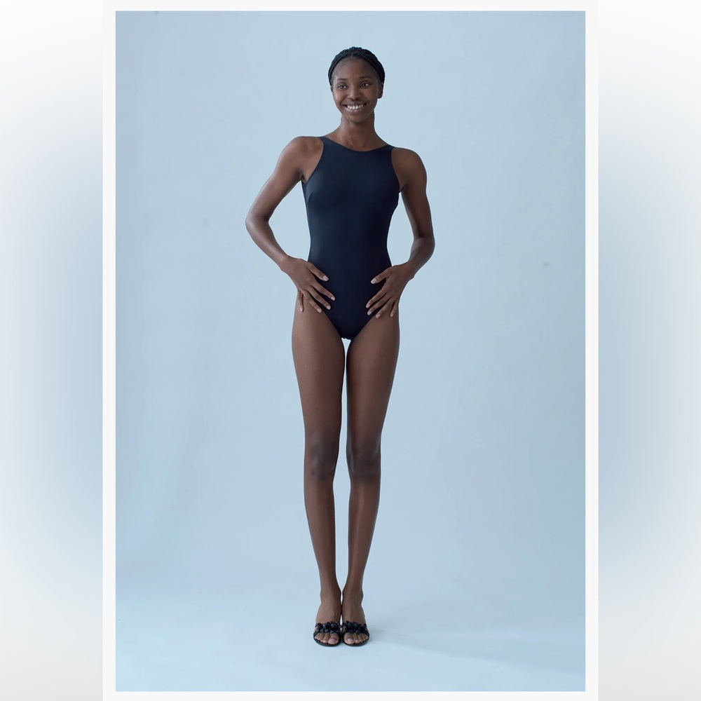 NuSwim black Harp suit
